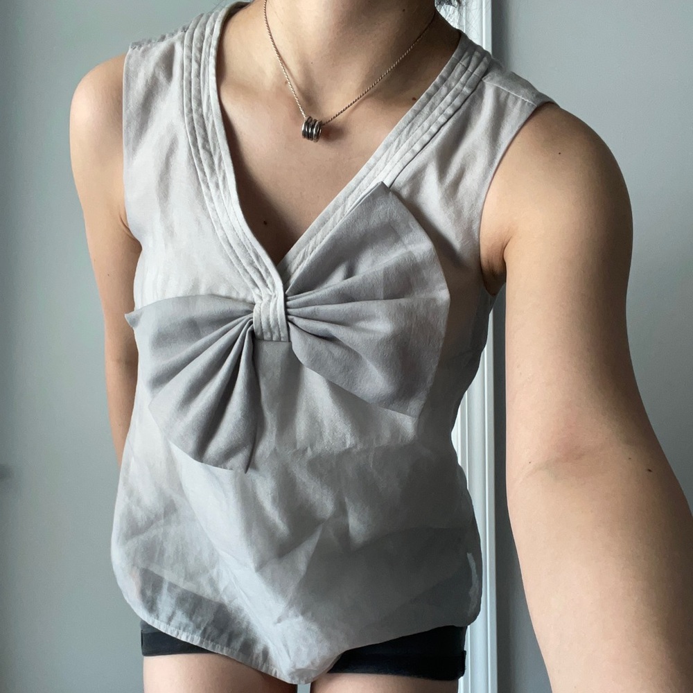 silver bow top, no brand